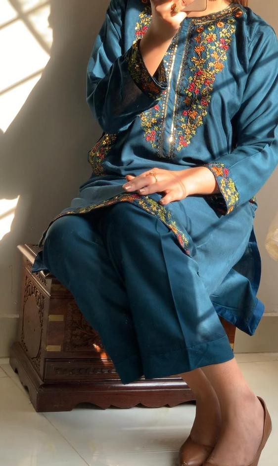 2 Pcs Women's Stitched Linen Embroidered Suit